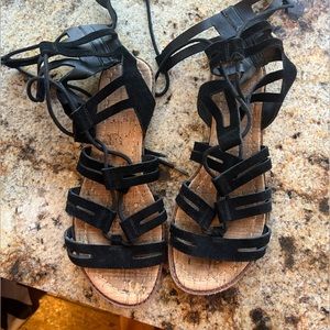 GB Gianni Bini black suede lace up gladiator sandals 8.5